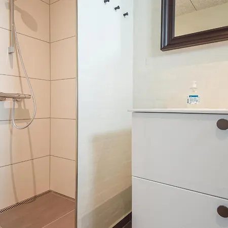 بيت للعطل In With Kitchen