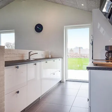 4 Bedroom Awesome Home In Faaborg Дом отдыха Фоборг