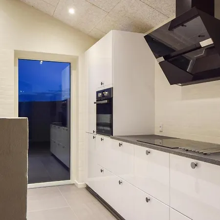 بيت للعطل In With Kitchen